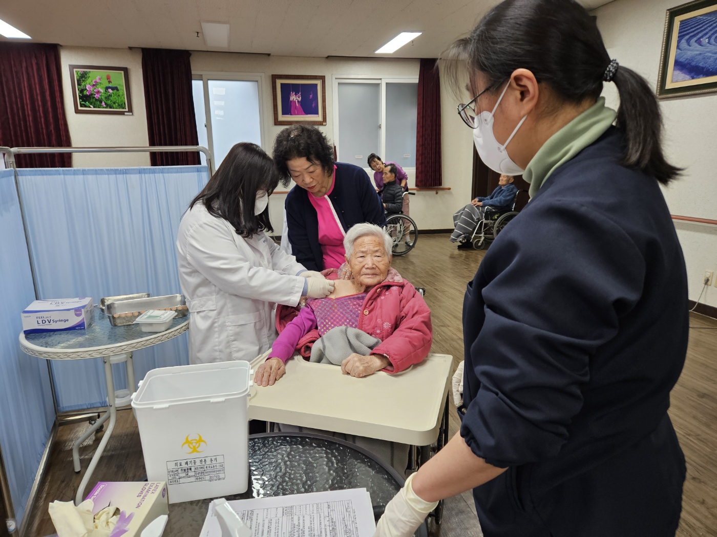 6074_코로나에방접종 1.jpg